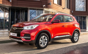 В России появились Chery Tiggo 4 с панорамным люком